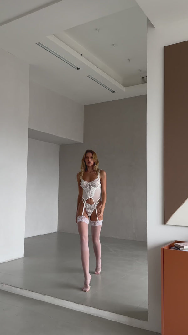 Completo Floreale Delicato con Calze